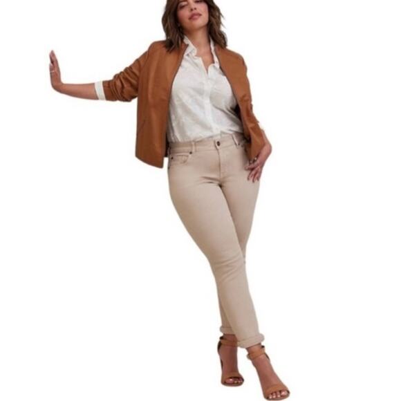 Torrid Boyfriend Straight Mid-Rise Jean - Picture 1 of 5